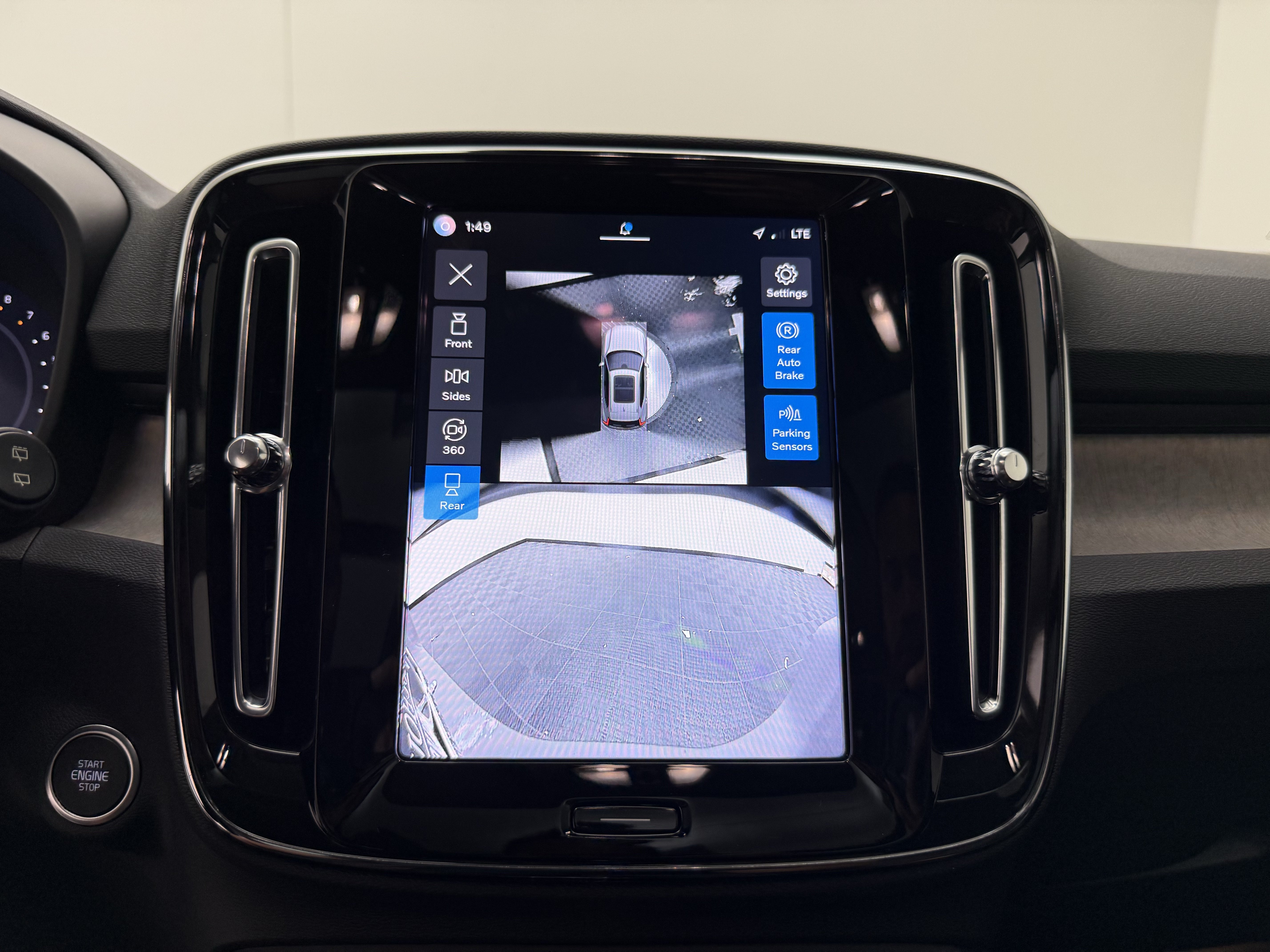 Certified 2025 Volvo XC40 B5 Ultra AWD/4WD image 21