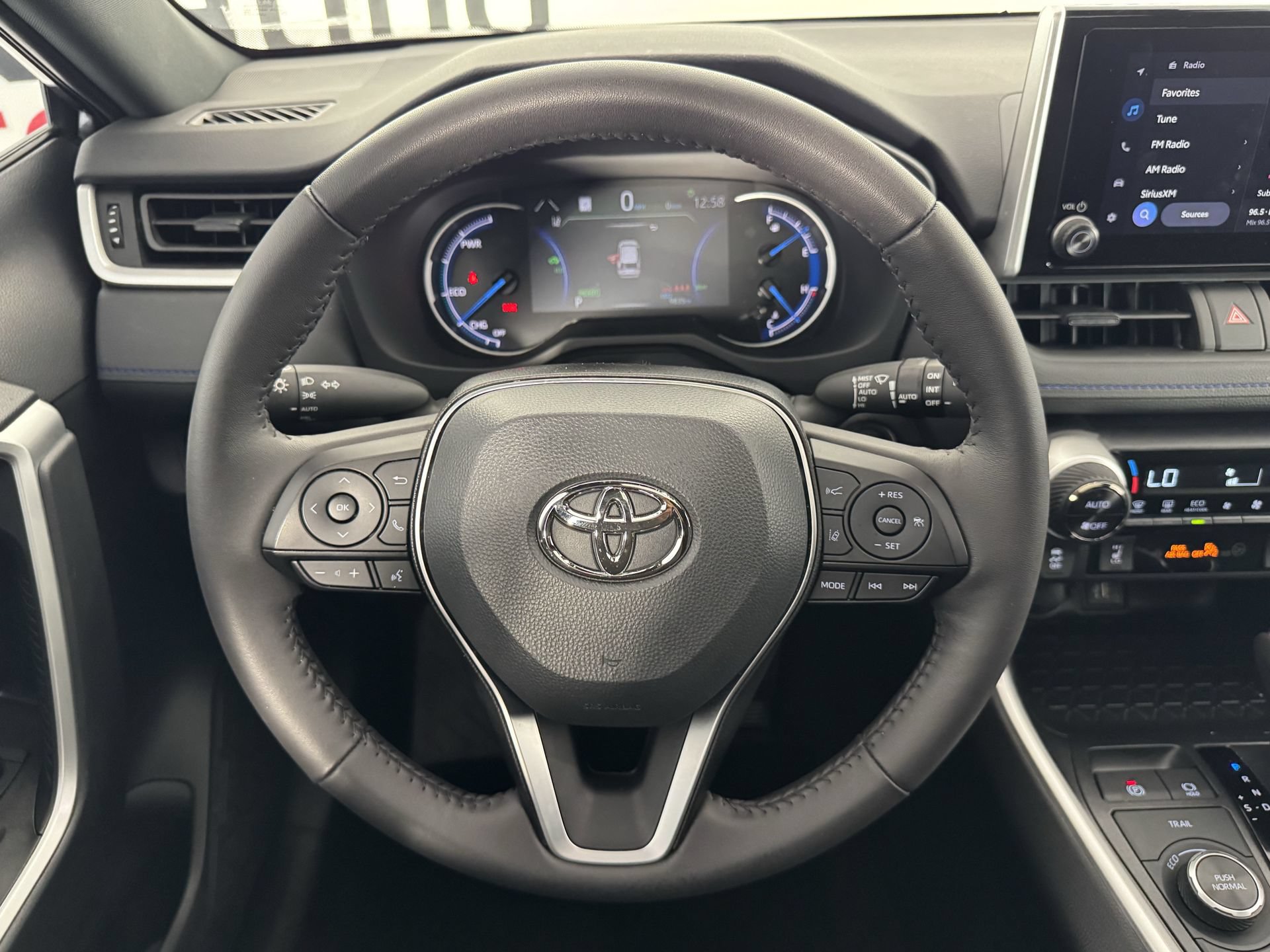 Used 2025 Toyota RAV4 SE w/ Convenience Package AWD/4WD image 29