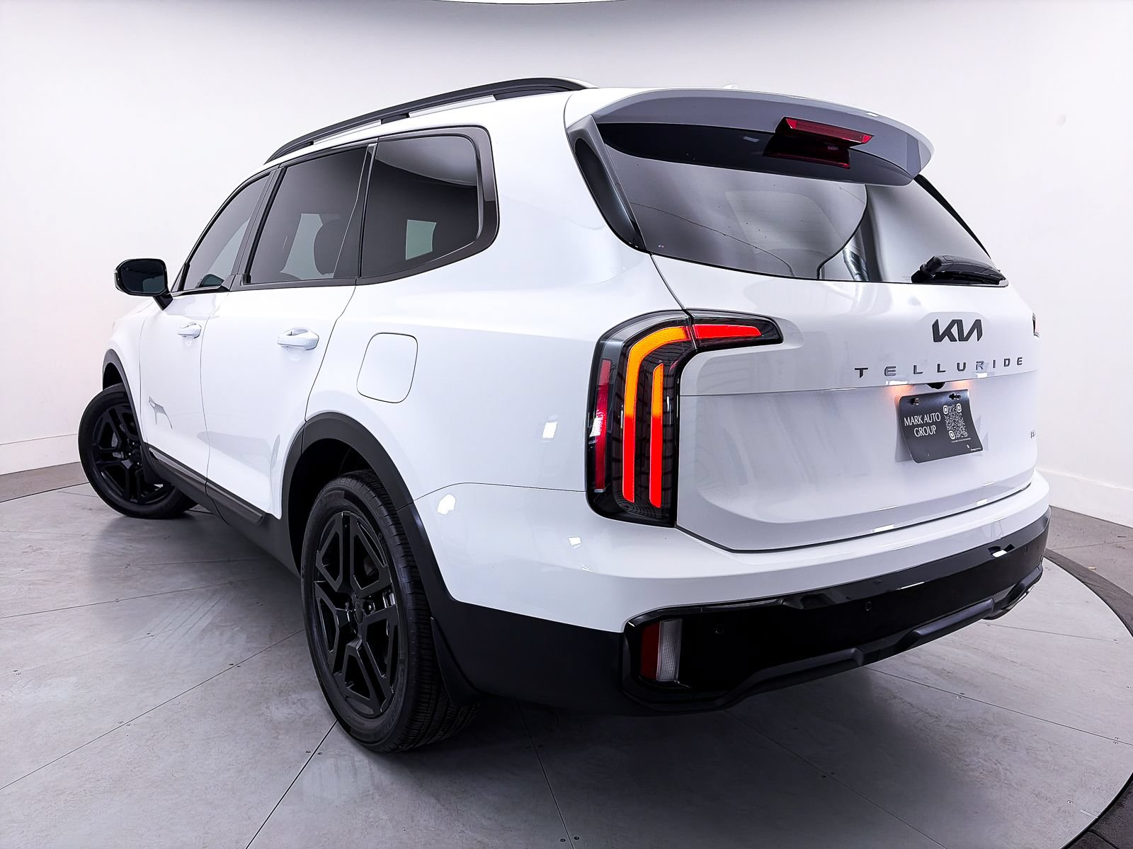 Certified 2025 Kia Telluride SX X-Line AWD/4WD image 2