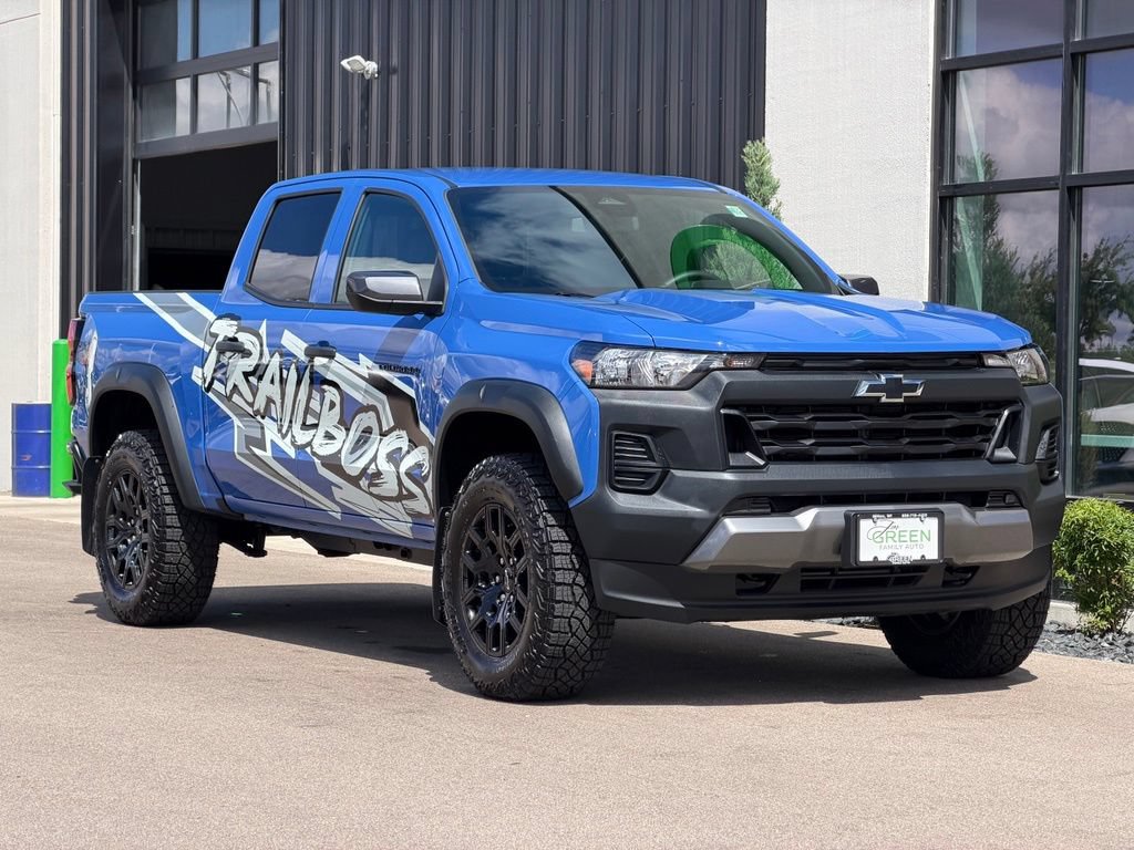 Used 2025 Chevrolet Colorado Trail Boss AWD/4WD image 4