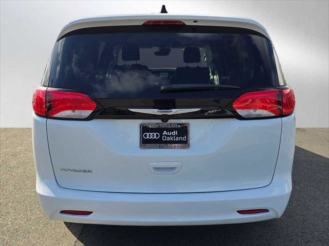 Used 2023 Chrysler Voyager LX FWD image 4