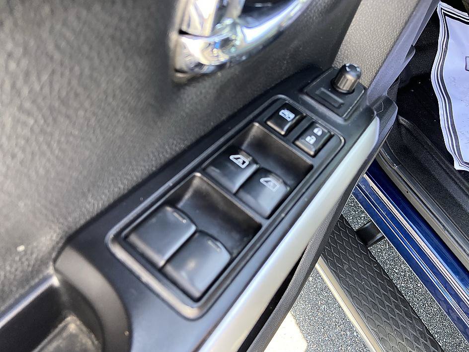 Used 2017 Nissan Titan SL RWD image 12
