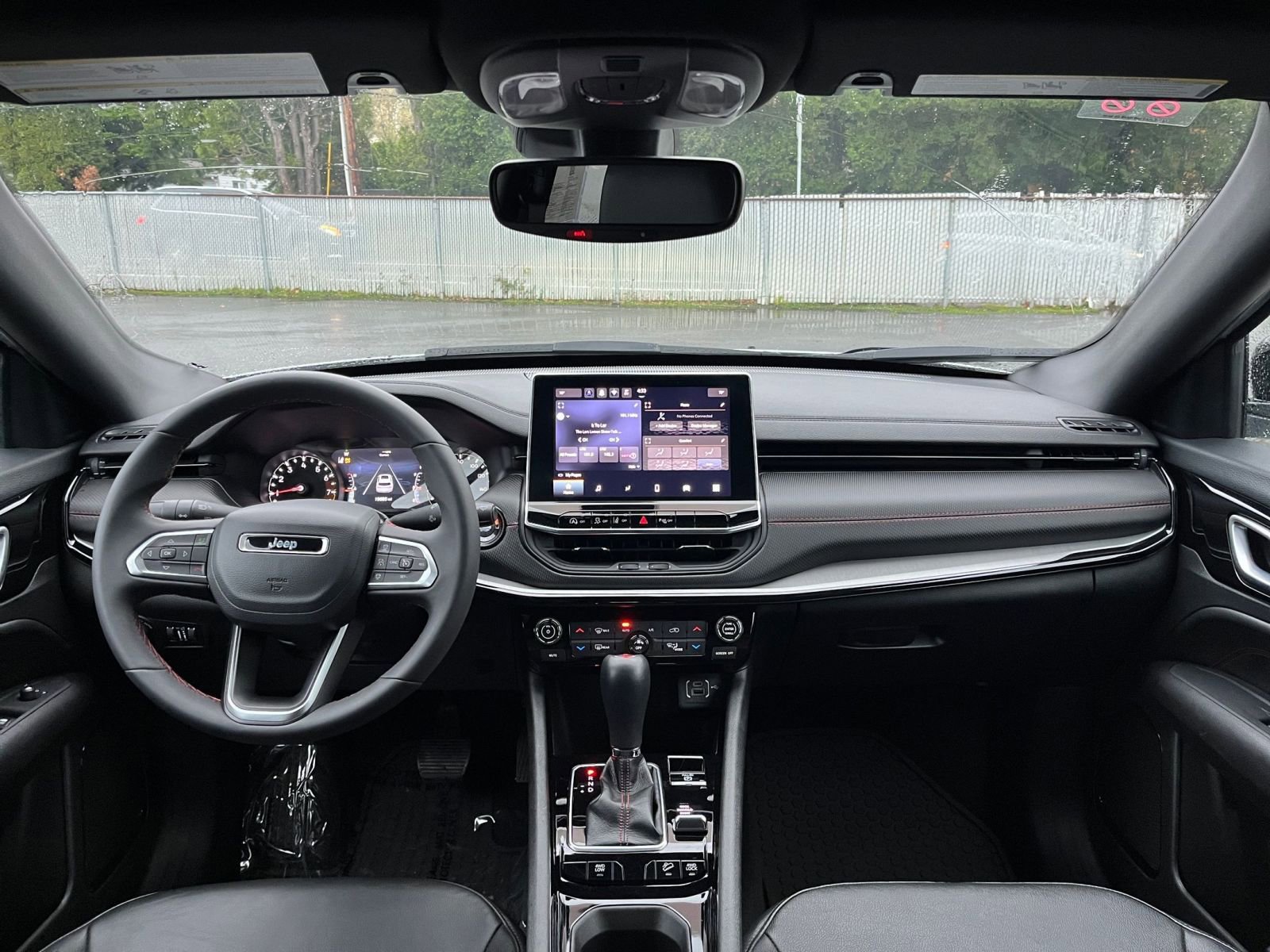 Used 2025 Jeep Compass Trailhawk image 32