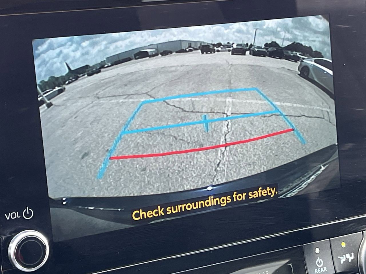 Used 2025 Toyota Highlander LE FWD image 16