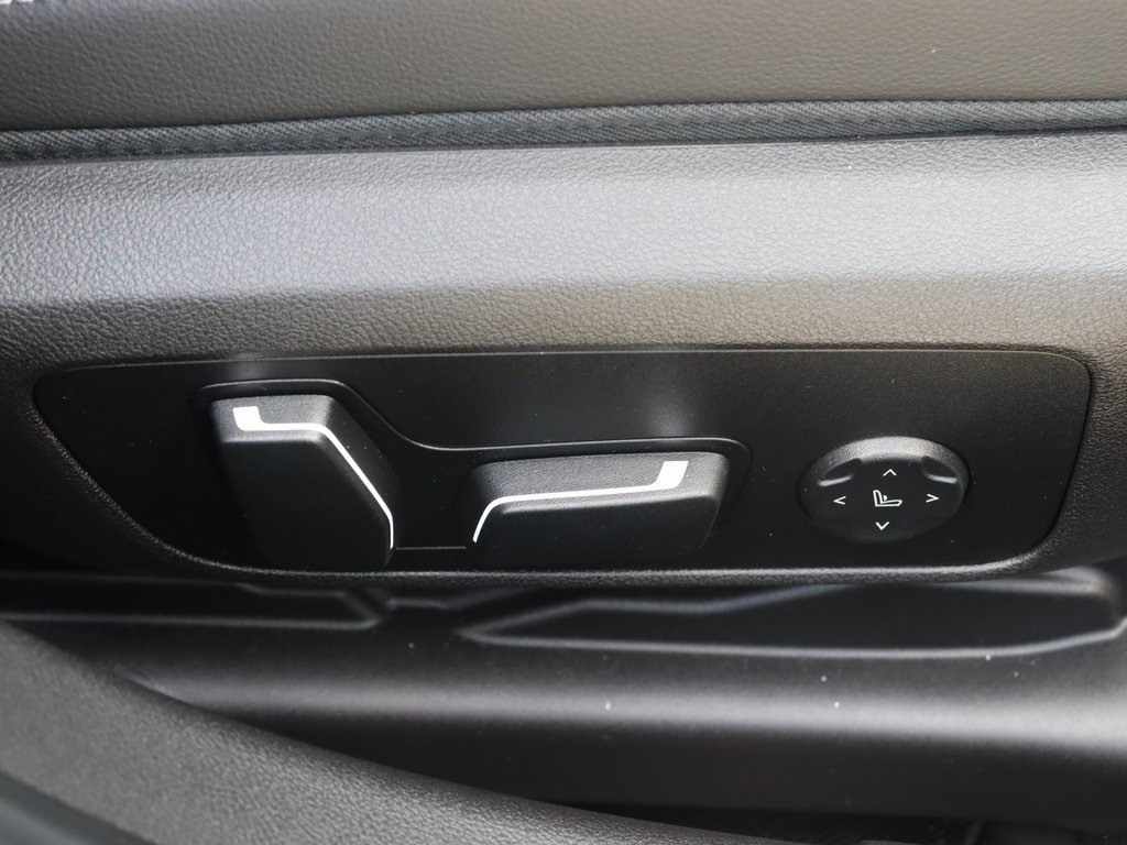 Used 2025 BMW 330i xDrive Sedan image 24