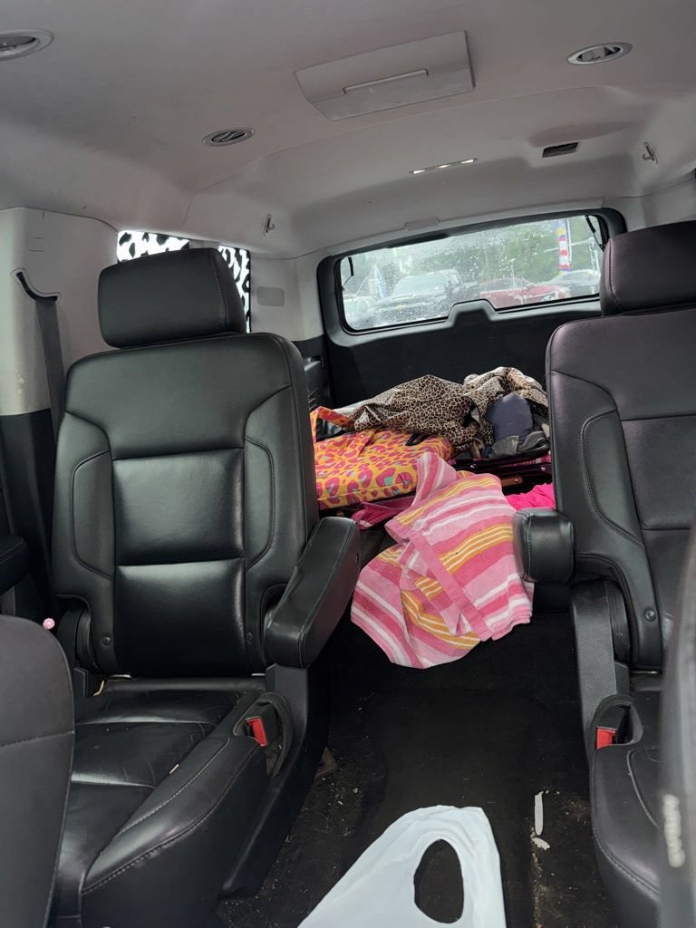 Used 2018 Chevrolet Suburban LT RWD image 3