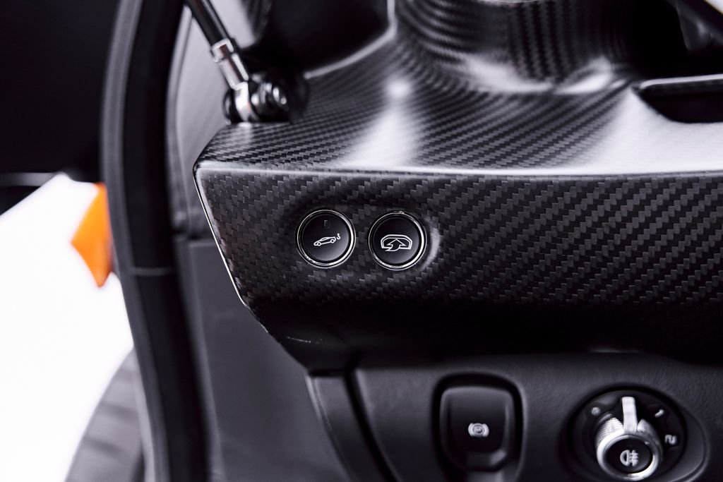 Used 2019 McLaren Senna RWD image 82