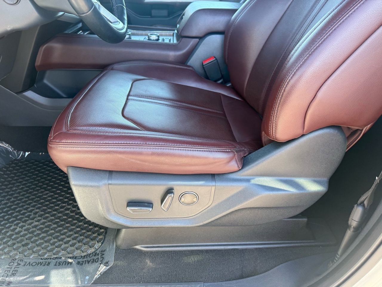 Used 2024 Ford Expedition Limited image 11