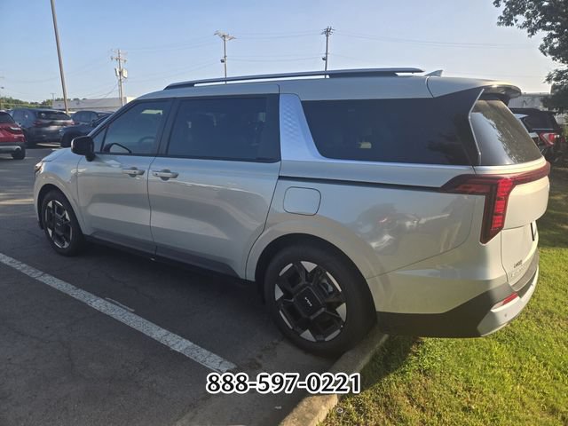 Used 2026 Kia Carnival EX FWD image 3