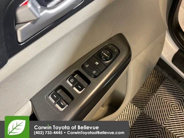 Used 2020 Kia Sportage LX image 11