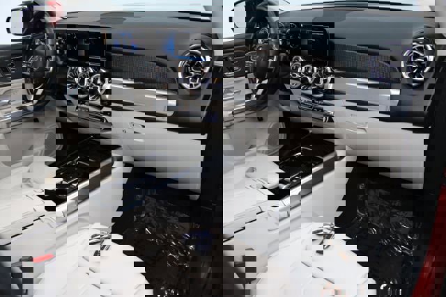 Used 2021 Mercedes-Benz GLB 250 4MATIC w/ Premium Package image 28