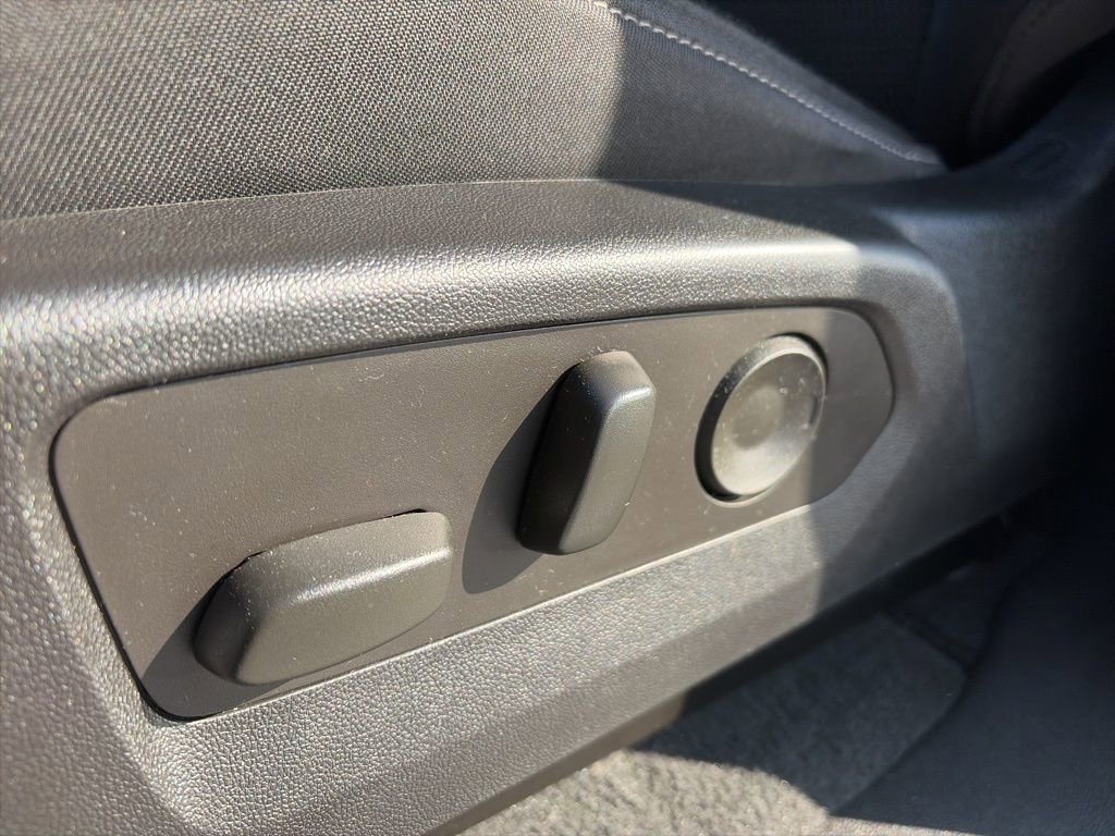Used 2023 Chevrolet Colorado LT w/ LT Convenience Package II RWD image 10