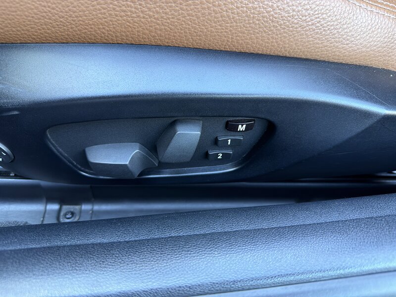 Used 2011 BMW 335i Convertible image 27
