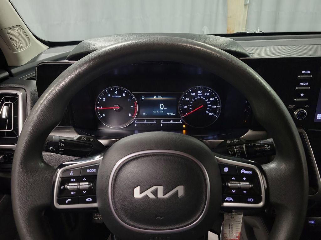 Used 2023 Kia Sorento LX image 14