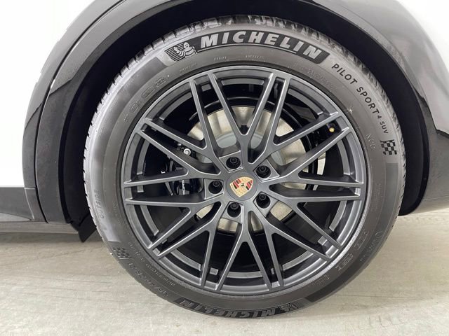 New 2026 Porsche Cayenne GTS image 15