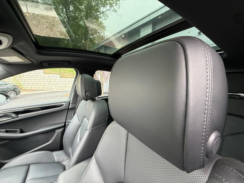 Used 2023 Porsche Macan S AWD/4WD image 29