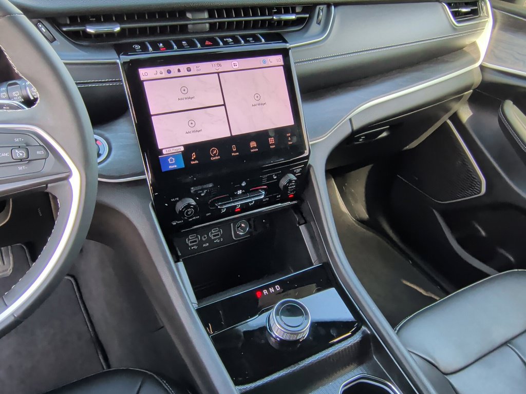 Used 2024 Jeep Grand Cherokee Limited RWD image 23