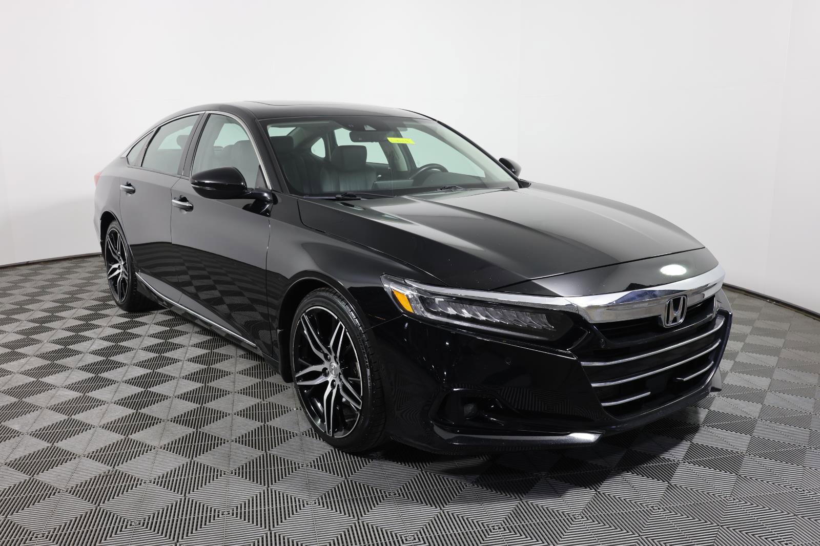 Used 2021 Honda Accord Touring image 3