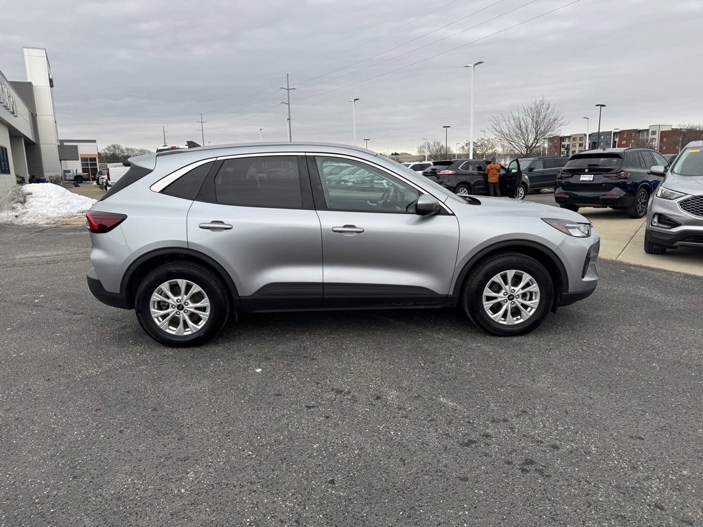 Used 2023 Ford Escape Active w/ Tech Pack #2 image 2