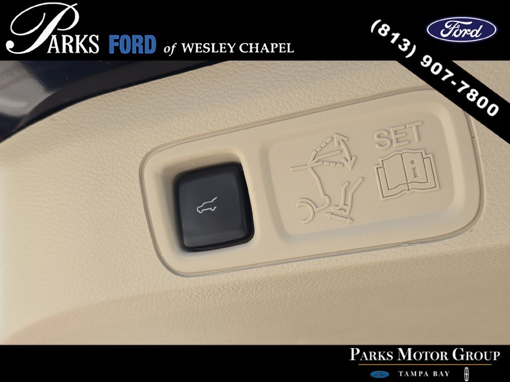 Used 2021 Lincoln Navigator Reserve w/ Luxury Package RWD image 9