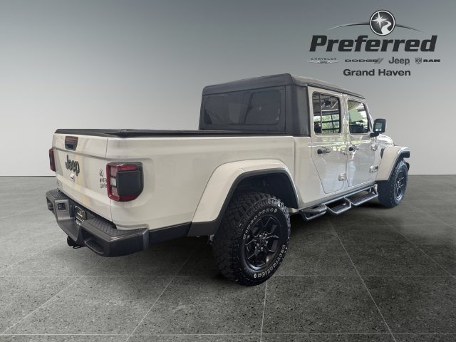 Used 2025 Jeep Gladiator Sport AWD/4WD image 19