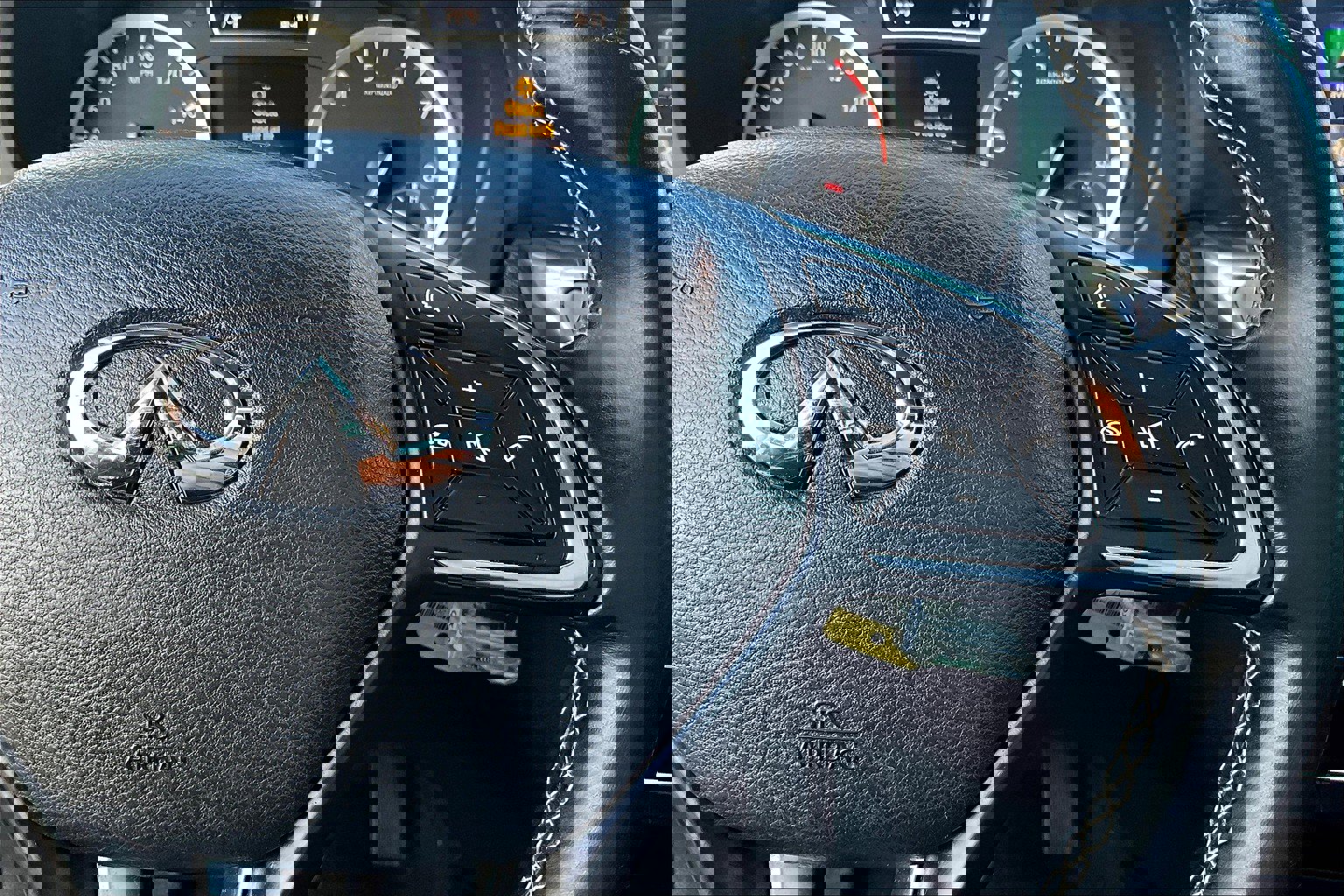 Used 2017 INFINITI QX30 Premium w/ Navigation Package image 20