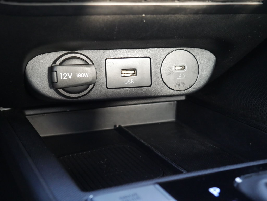 Used 2025 Hyundai Elantra Limited FWD image 42