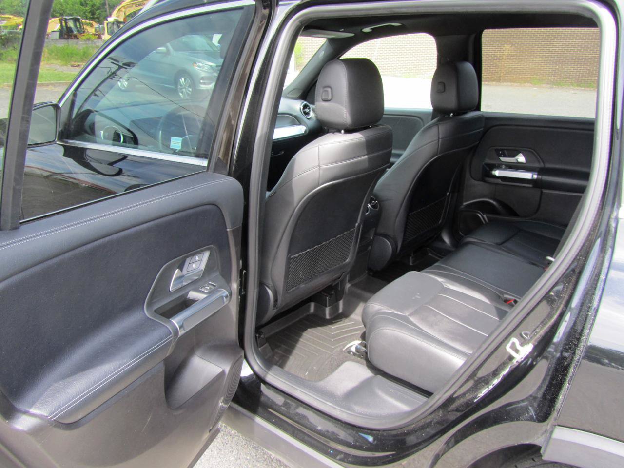 Used 2020 Mercedes-Benz GLB 250 4MATIC w/ Premium Package image 20