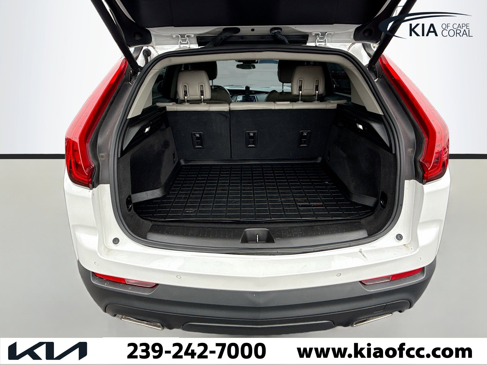Used 2023 Cadillac XT4 Luxury w/ Driver Awareness Package image 12