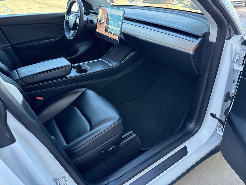 Used 2022 Tesla Model Y Long Range image 22