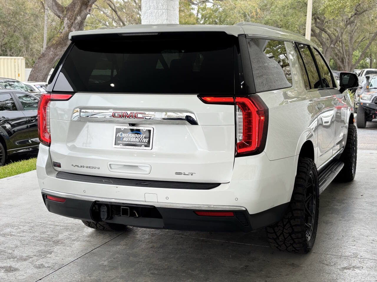 Used 2022 GMC Yukon XL SLT w/ SLT Luxury Package image 9