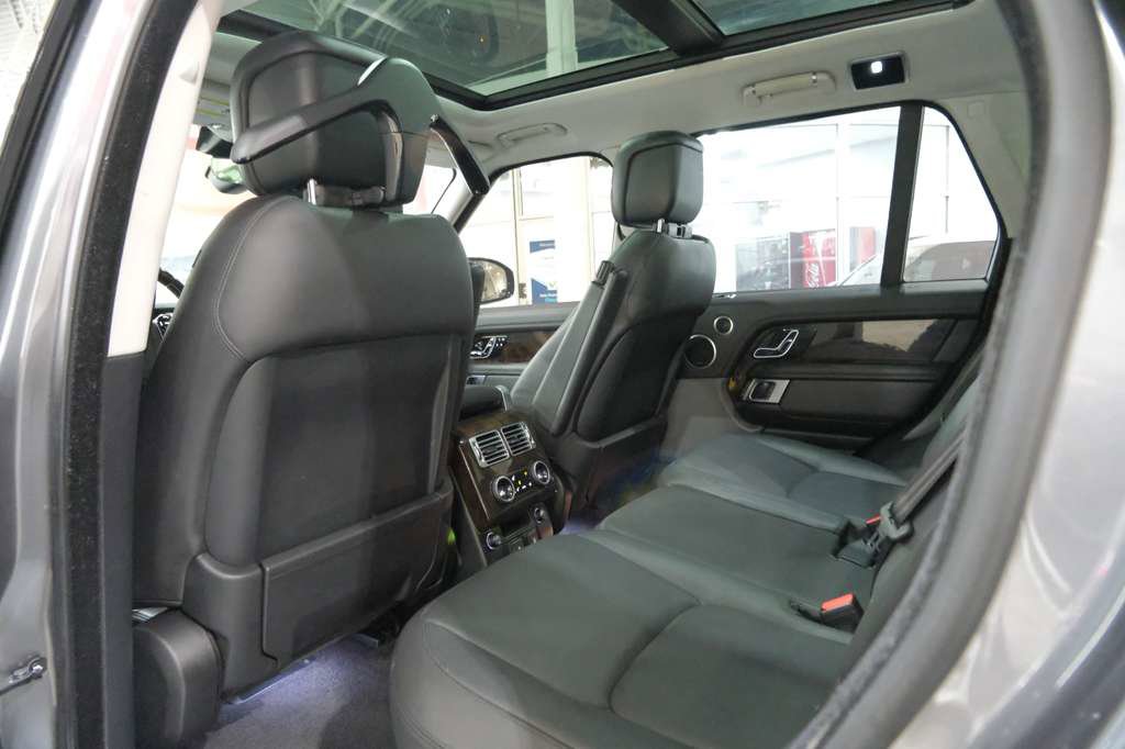 Used 2018 Land Rover Range Rover Supercharged AWD/4WD image 23