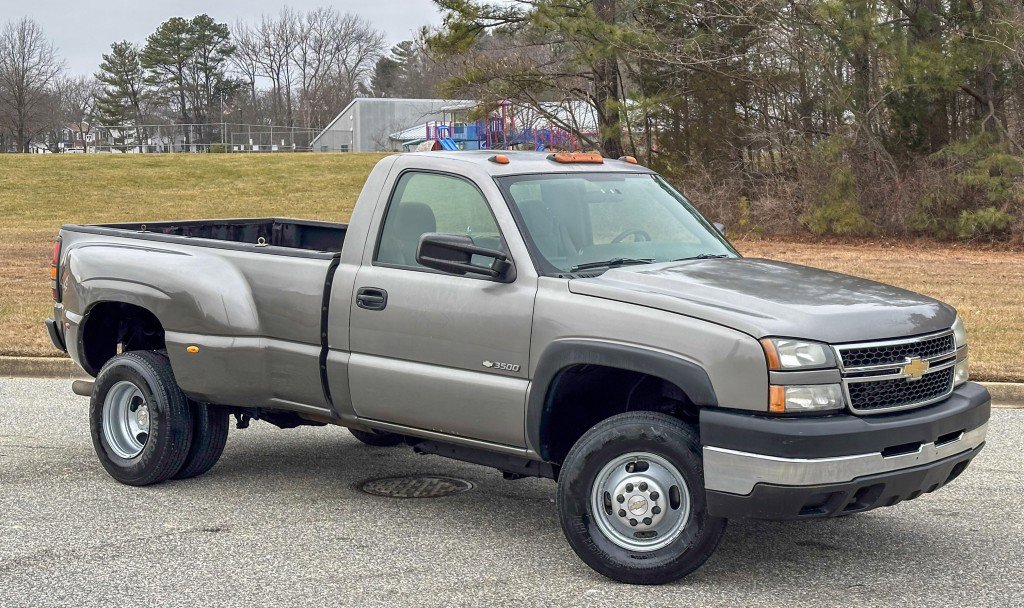 Used 2006 Chevrolet Silverado 3500 Work Truck w/ Snow Plow Prep Package image 10