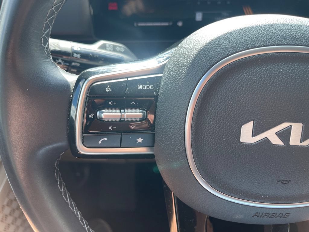Used 2026 Kia Carnival FWD image 16
