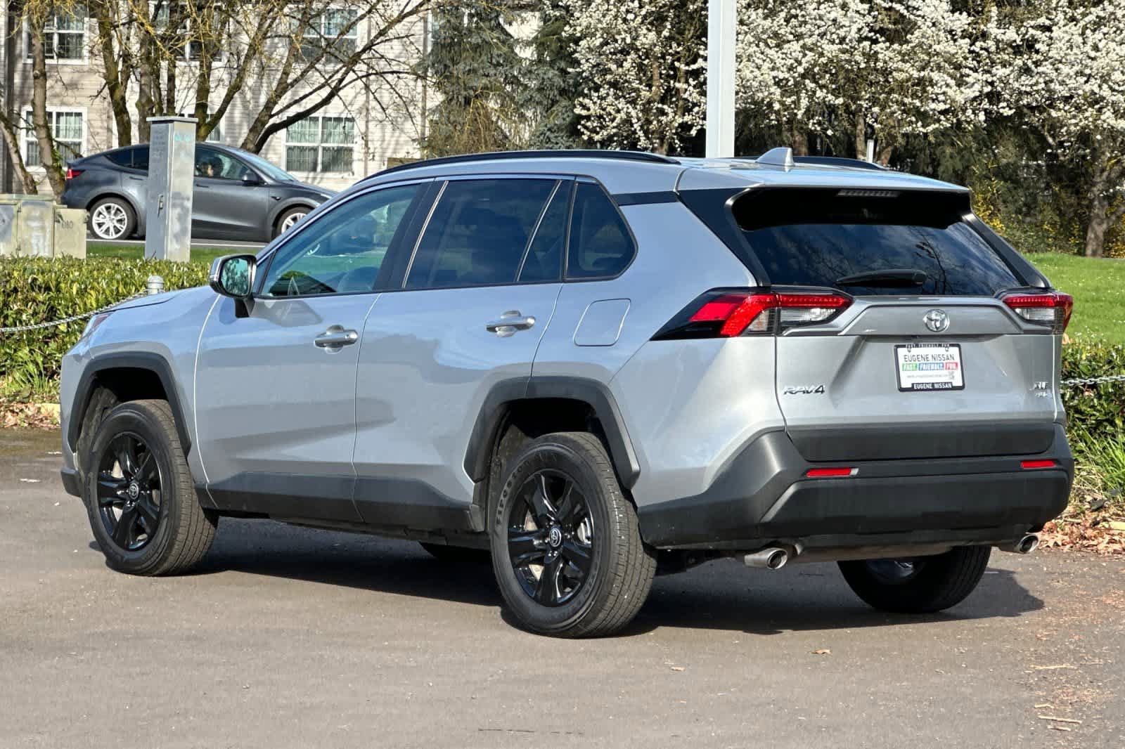 Used 2025 Toyota RAV4 XLE w/ Convenience Package image 6