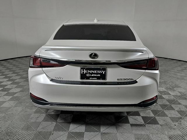Used 2025 Lexus ES 300h Ultra Luxury w/ Accessory Package (Z1) image 5