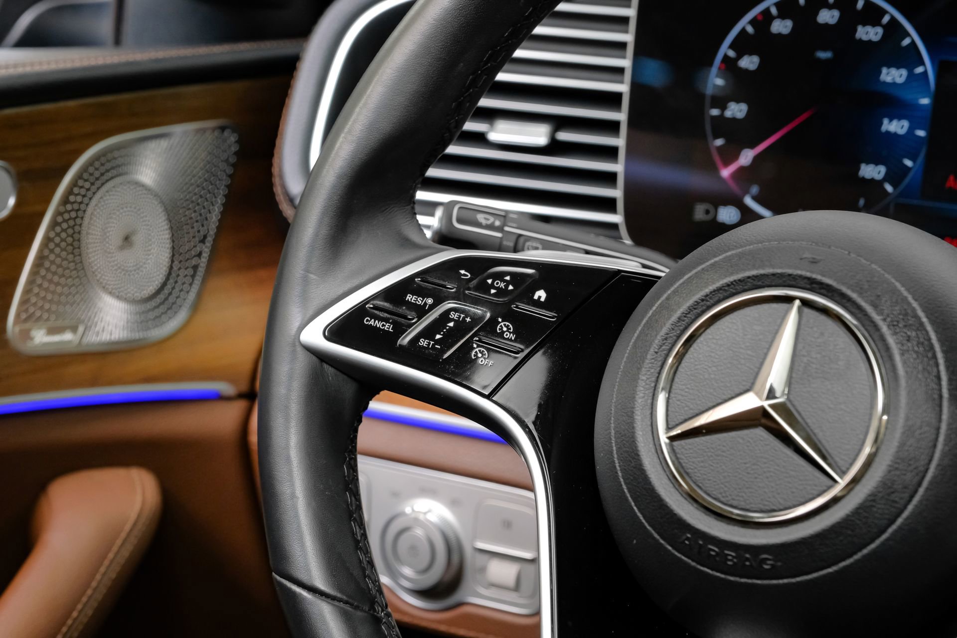 Used 2024 Mercedes-Benz GLE 350 4MATIC w/ AMG Line Exterior image 20