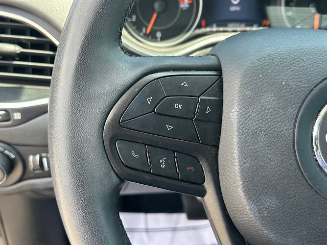 Used 2020 Jeep Cherokee Trailhawk w/ Technology Group AWD/4WD image 24