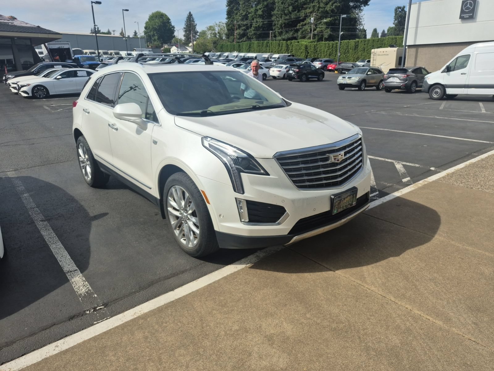 Used 2017 Cadillac XT5 Platinum w/ Driver Assist Package AWD/4WD image 5