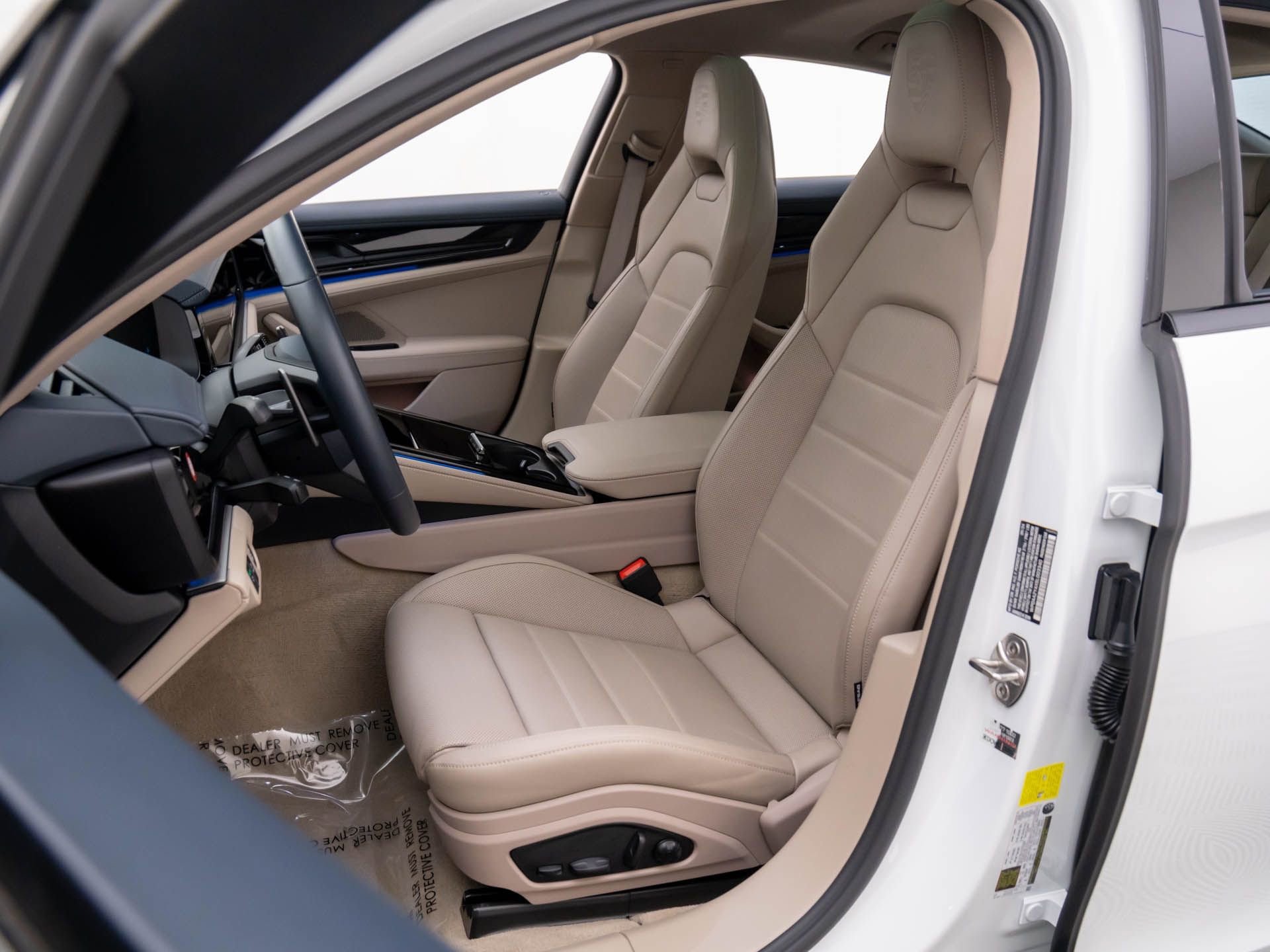 Certified 2025 Porsche Panamera 4 image 5