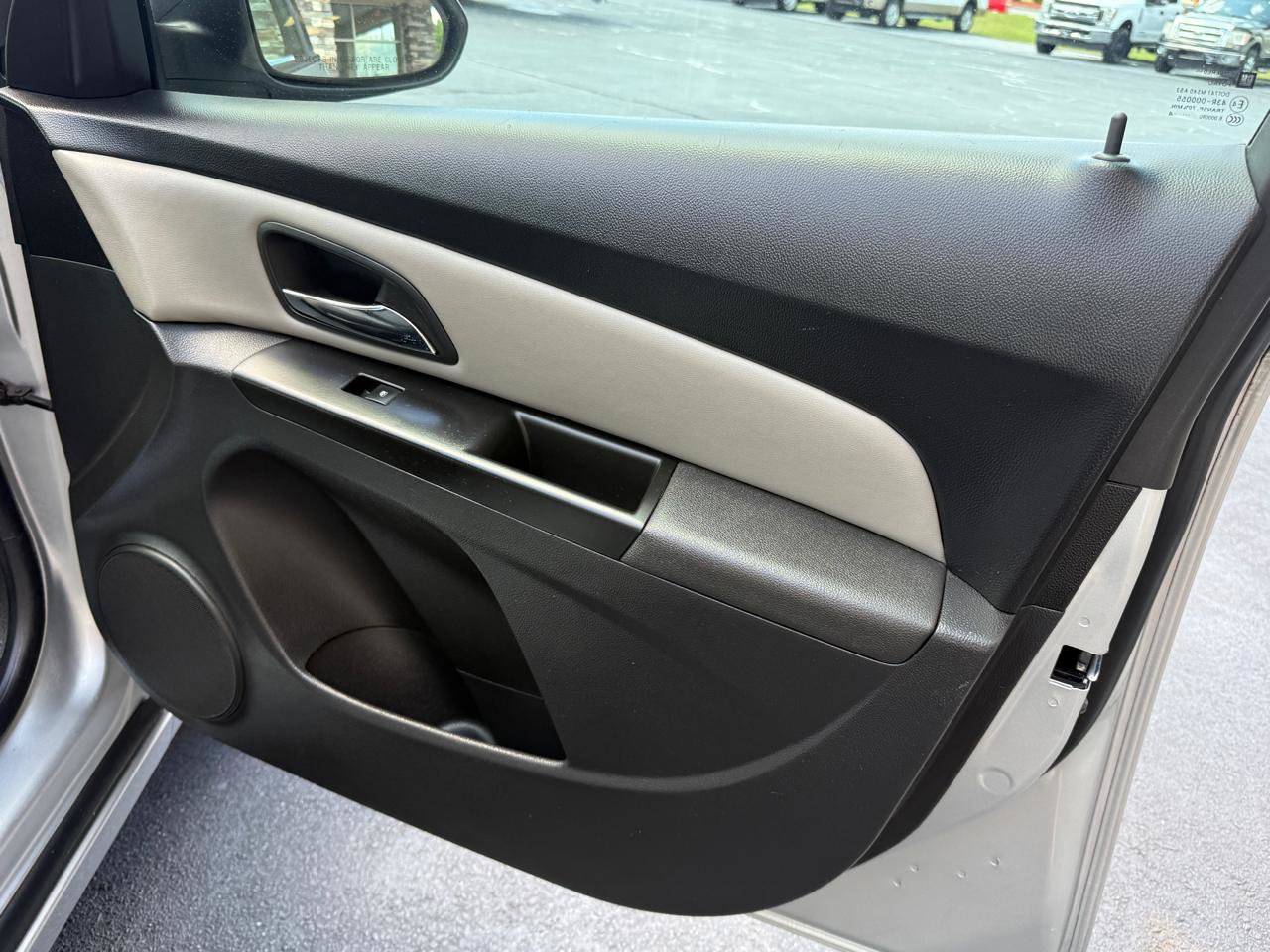 Used 2014 Chevrolet Cruze LS FWD image 13