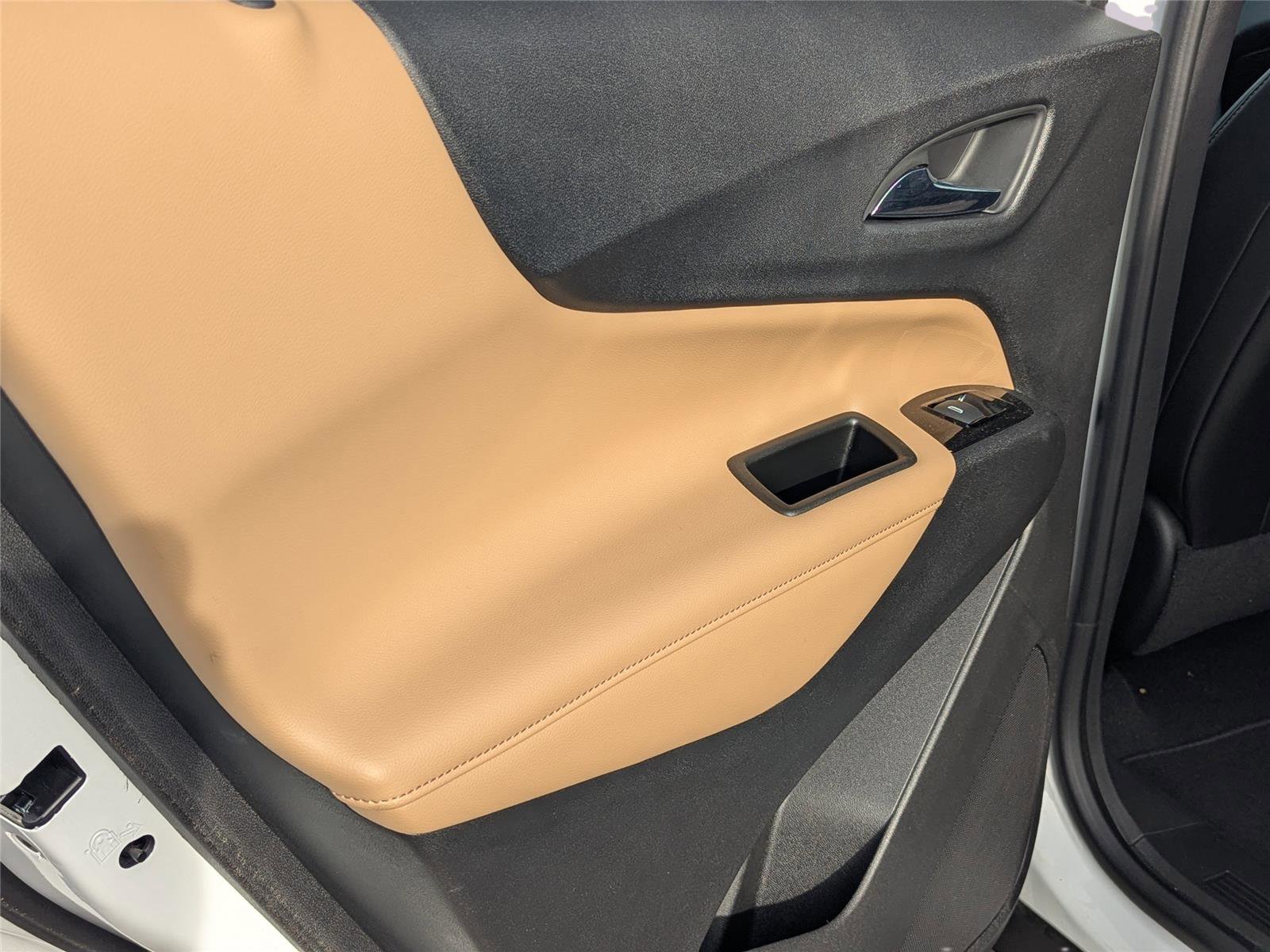 Used 2022 Chevrolet Equinox Premier image 12