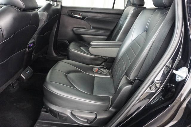 Used 2022 Toyota Highlander XLE FWD image 10