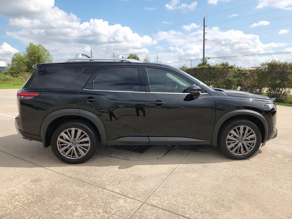 Used 2024 Nissan Pathfinder SL w/ SL Premium Package FWD image 4
