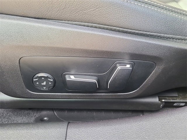Used 2025 BMW 330i Sedan image 25