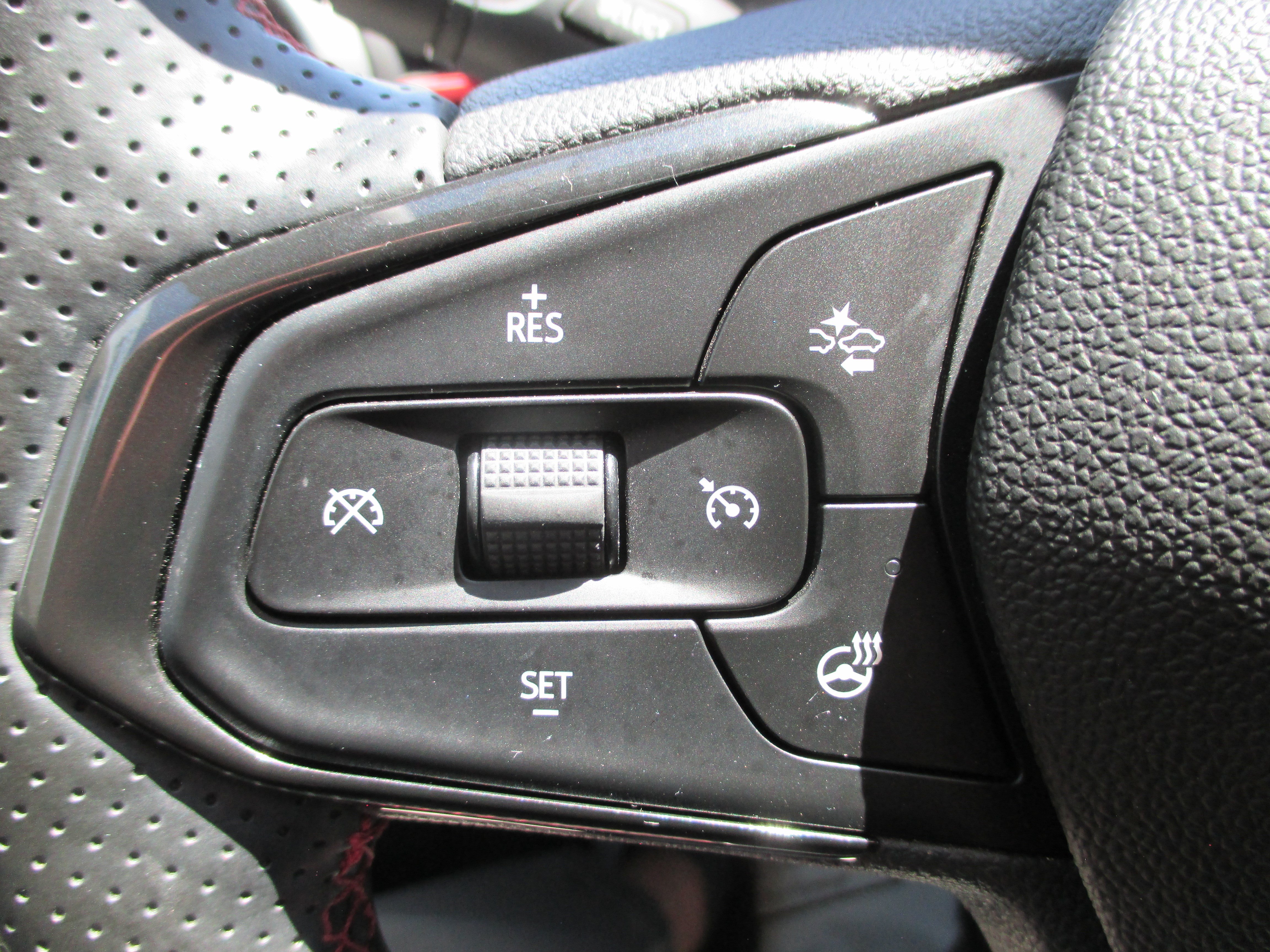 Used 2024 Chevrolet Trax RS FWD image 20