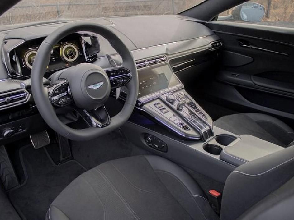 Used 2025 Aston Martin V8 Vantage Coupe image 8