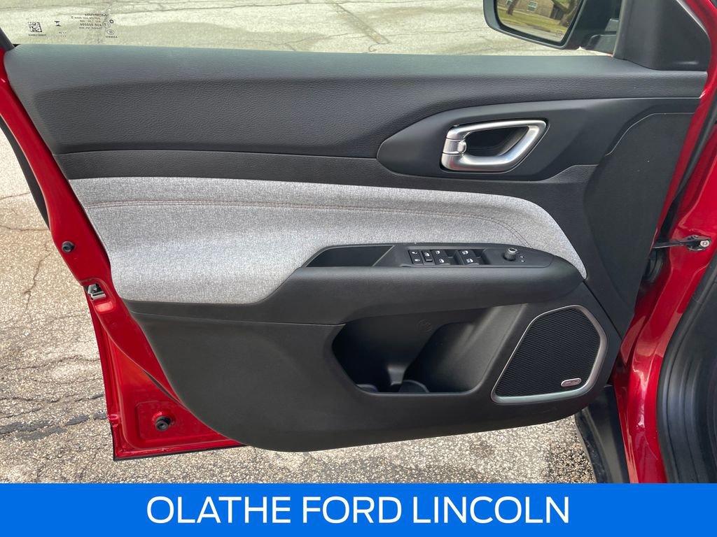 Used 2024 Jeep Compass Latitude w/ Sun and Sound Group image 13