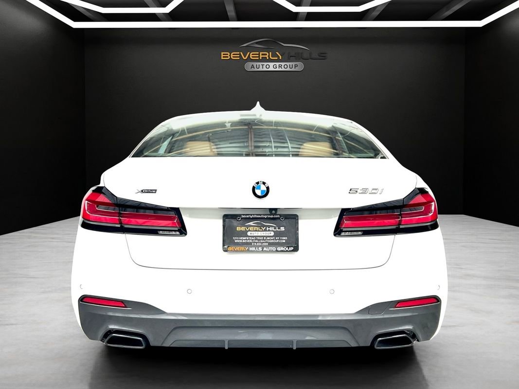 Used 2022 BMW 530i xDrive w/ M Sport Package image 4