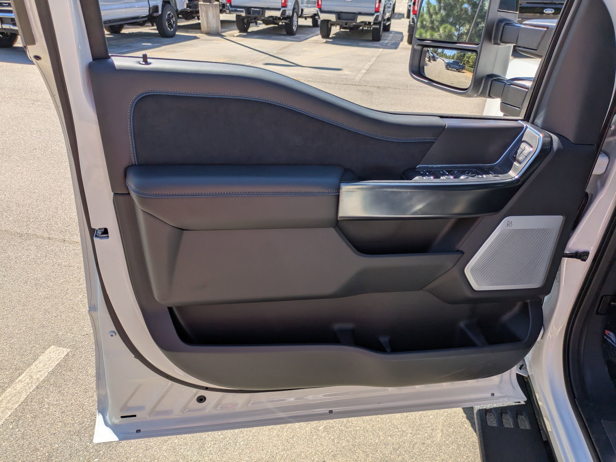 New 2026 Ford F250 Platinum w/ Tremor Off-Road Package image 16